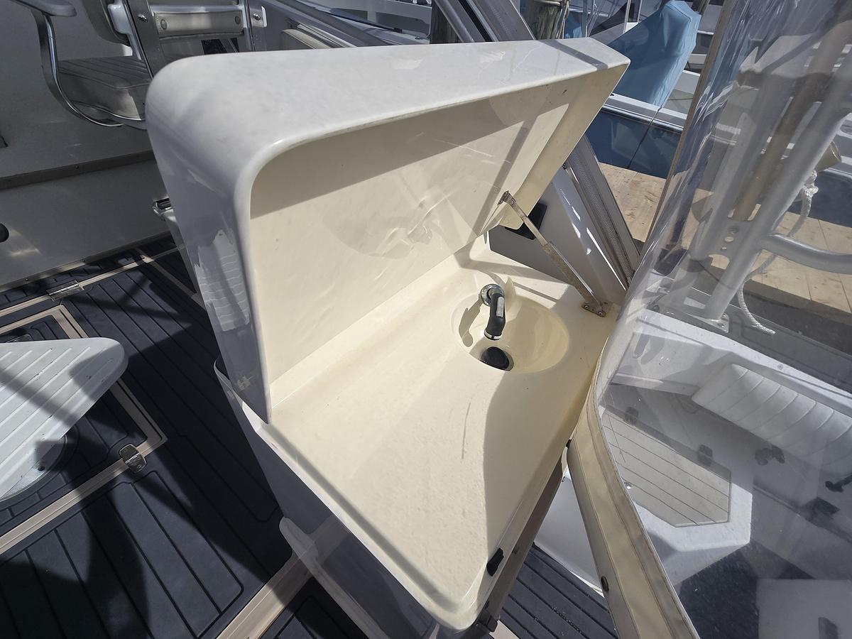 Used 1996 30' Albemarle 305 Express Fisherman