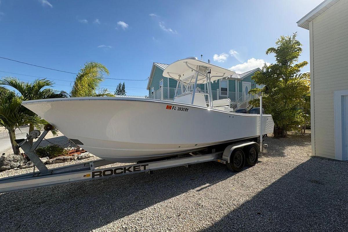 Used 2006 24' Regulator 24 Forward Seating 