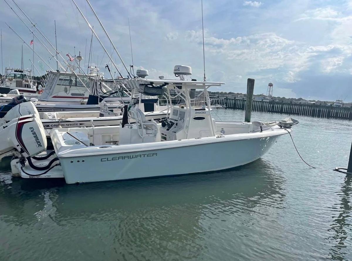 Used 2017 Clearwater 2508 Center Console | 26ft