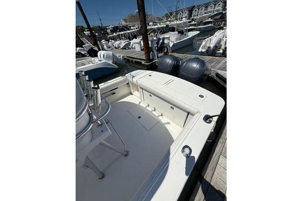 Used 2015 Regulator 28 Forward Seating | 28ft