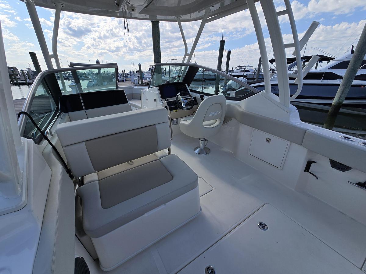 Used 2022 Boston Whaler 240 Vantage | 24ft