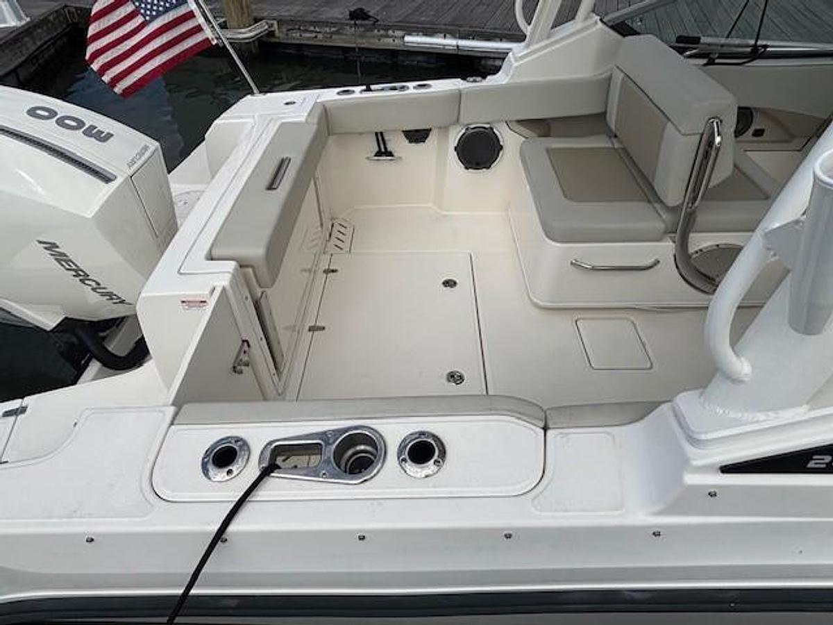 Used 2022 Boston Whaler 240 Vantage | 24ft