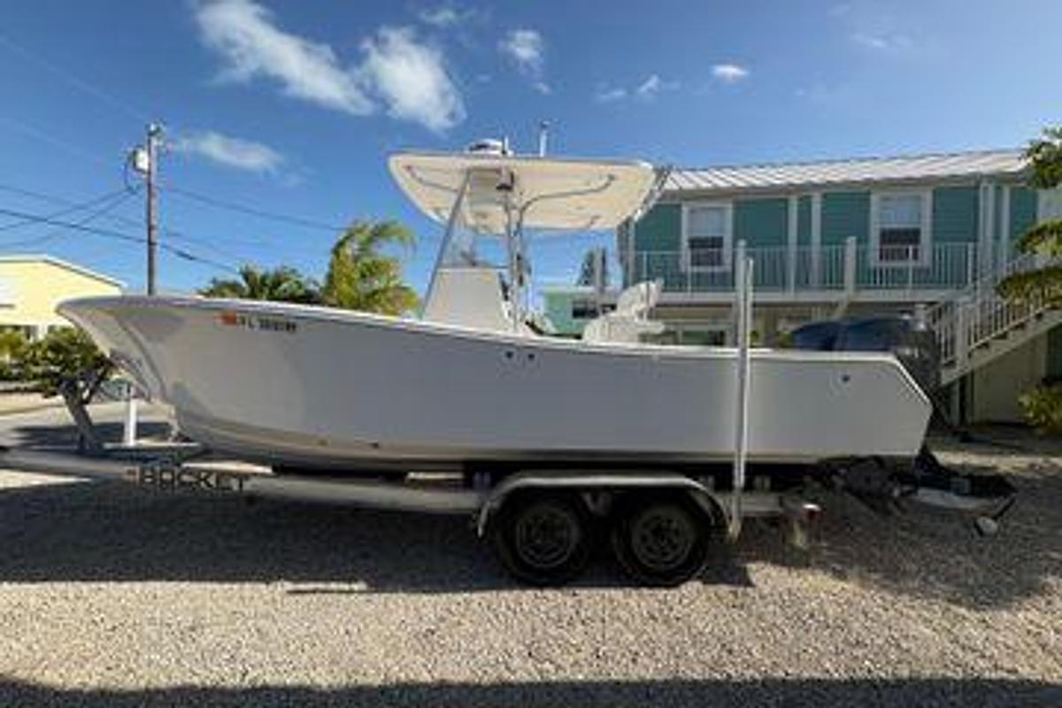 Used 2006 24' Regulator 24 Forward Seating 