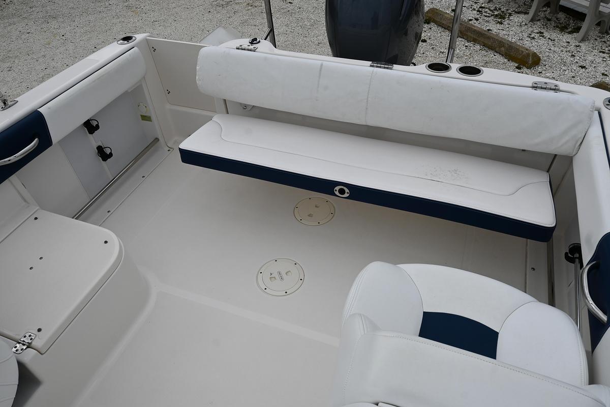 Used 2018 Robalo R227 Dual Console | 22ft