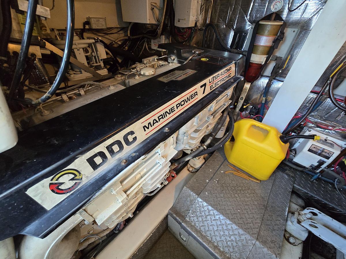 Used 1999 40' Ocean Yachts Open