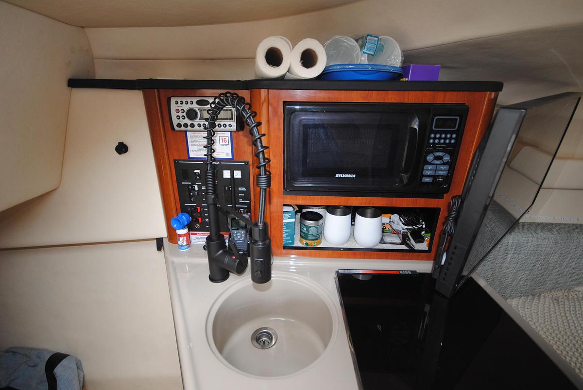 Used 2007 Sea Ray 240 Sundancer | 24ft