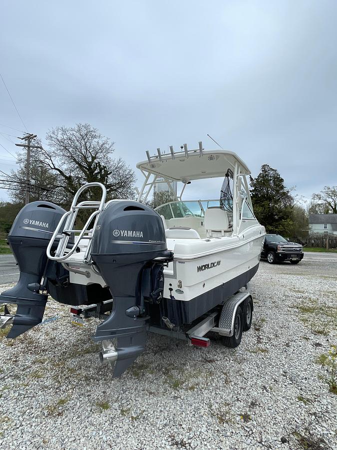 Used 2019 World Cat 230 DC | 23ft