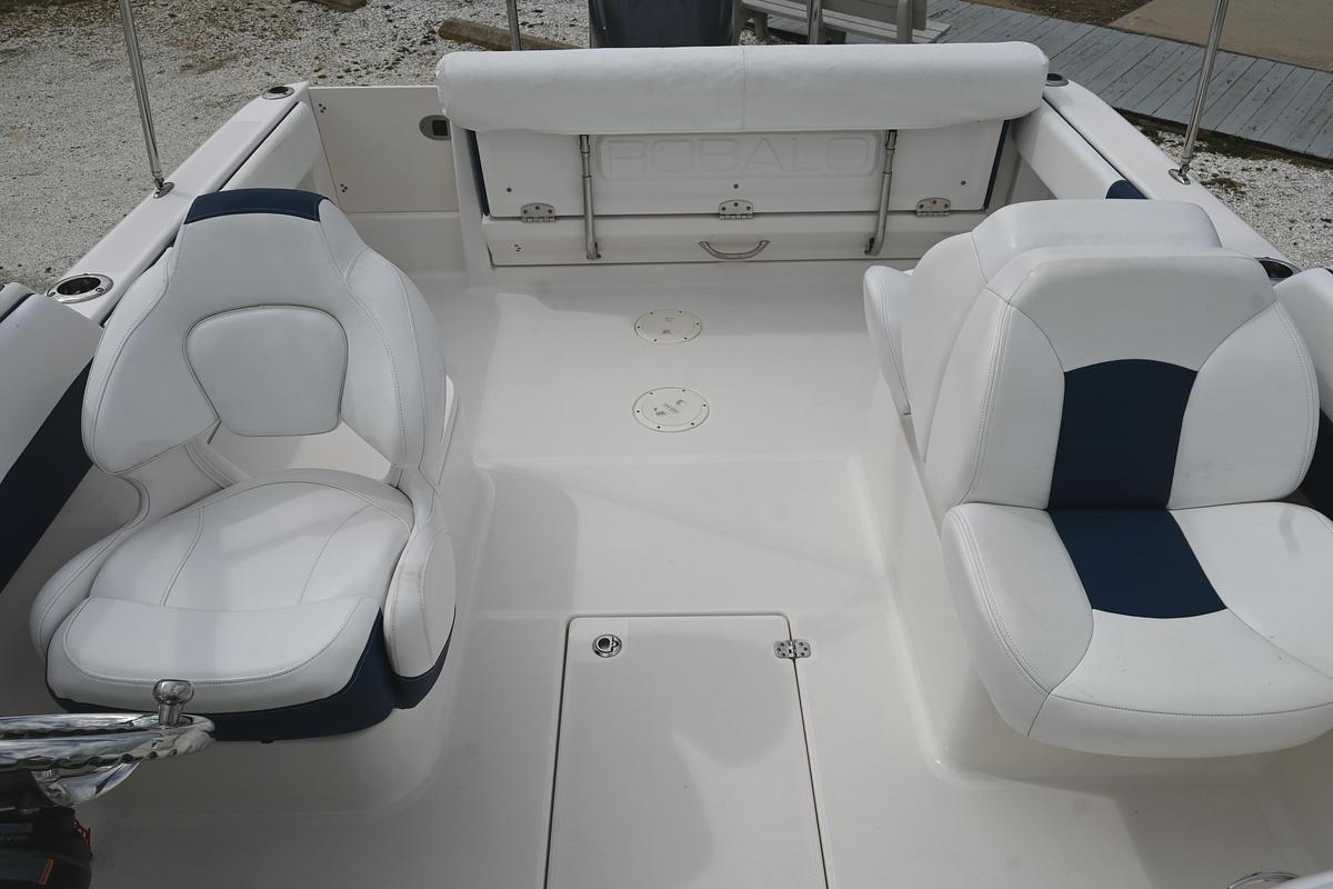 Used 2018 Robalo R227 Dual Console | 22ft