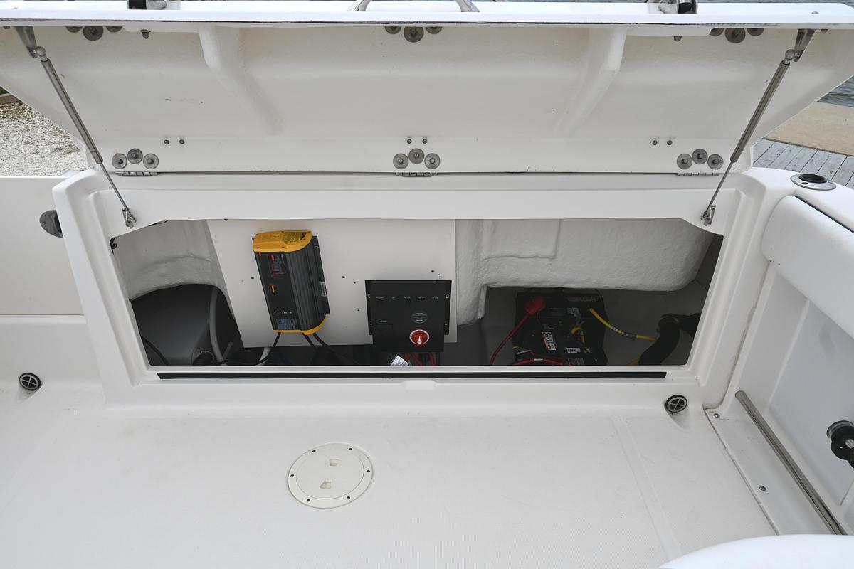 Used 2018 Robalo R227 Dual Console | 22ft