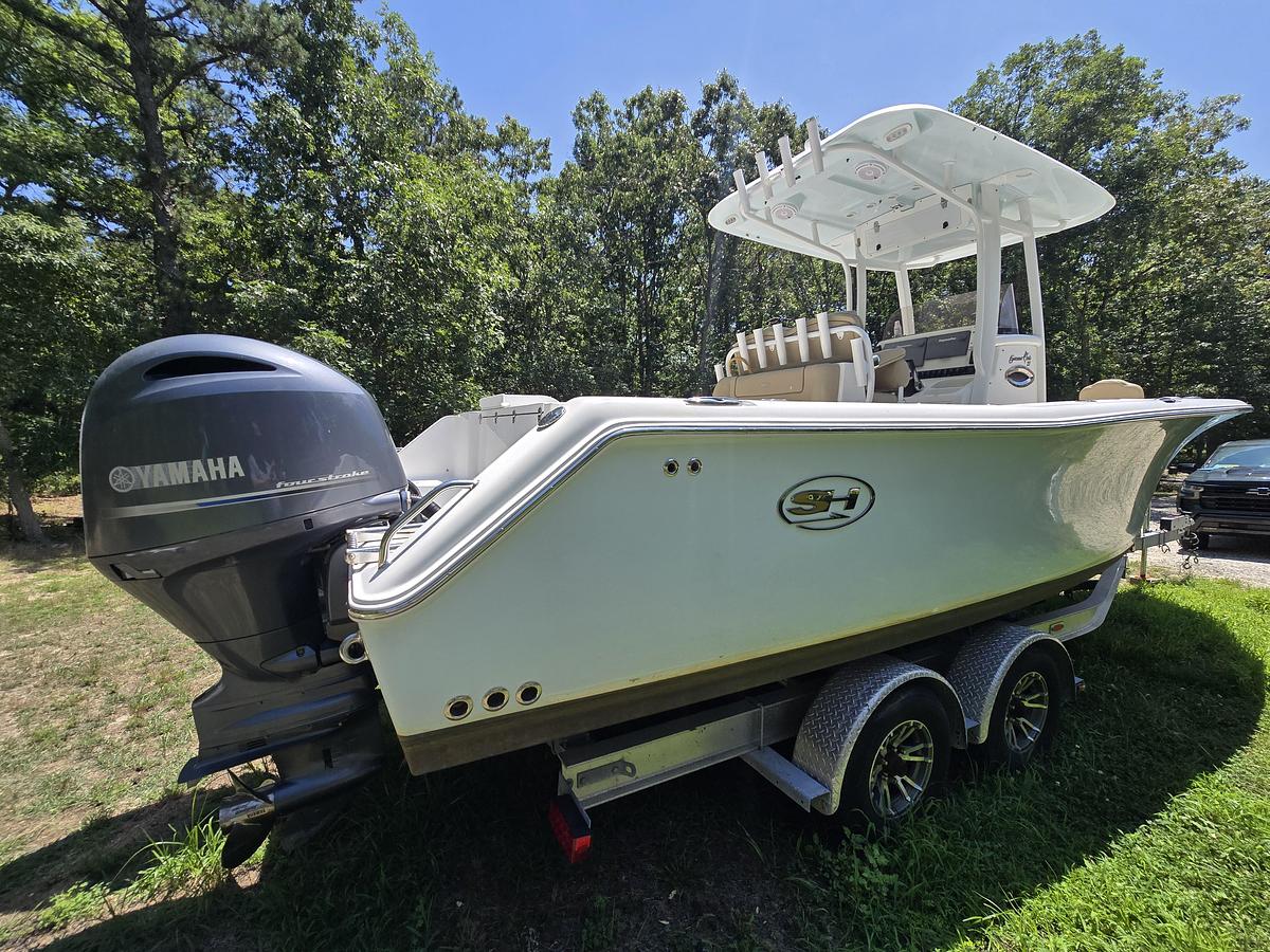 Used 2016 27' Sea Hunt Gamefish 27