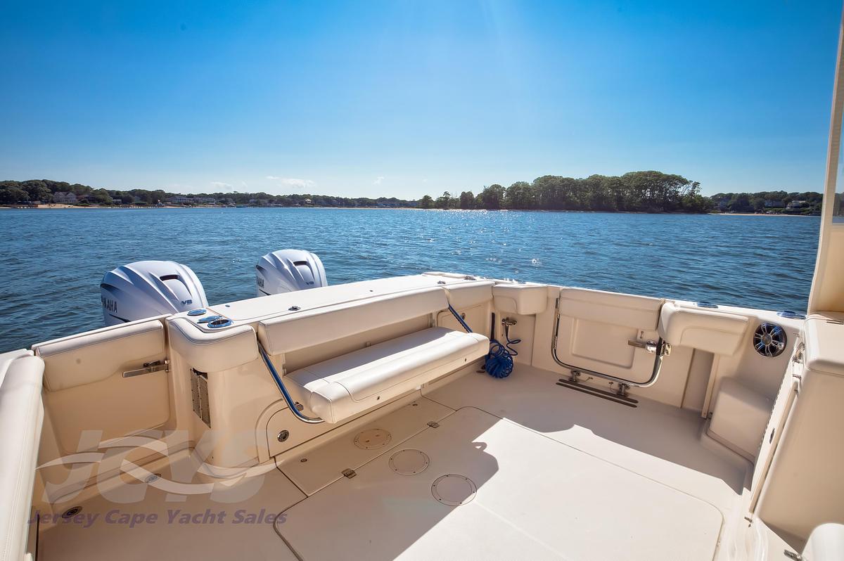 Used 2022 33' Grady-White 330 Express | 33ft