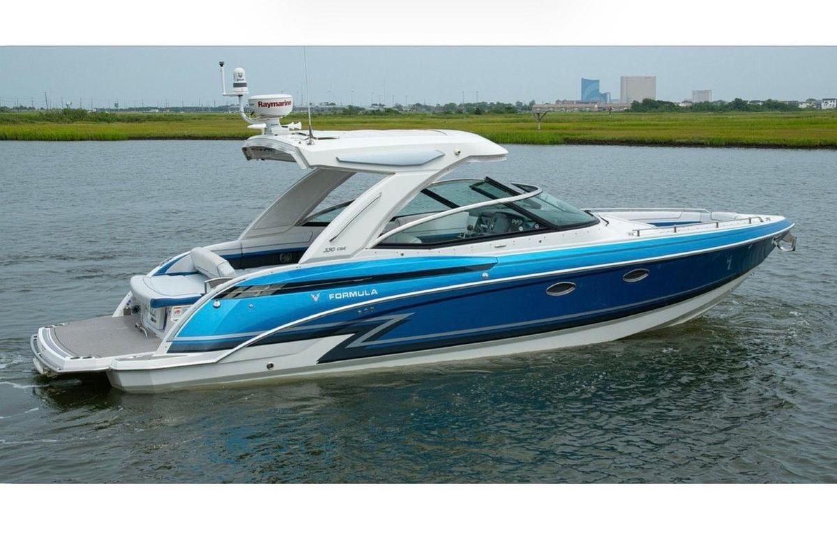 Used 2020 33' Formula 330 Crossover Bowrider