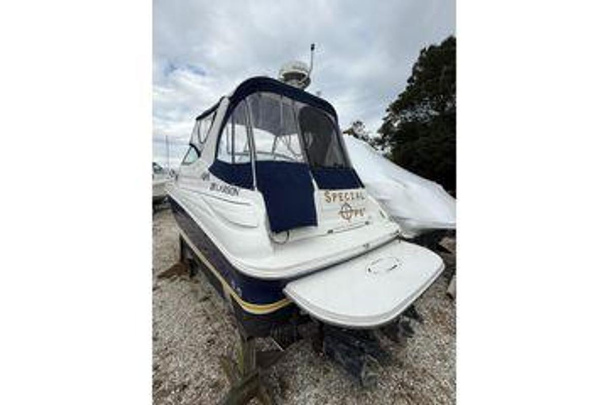 Used 2005 Larson Cabrio 290 | 29ft