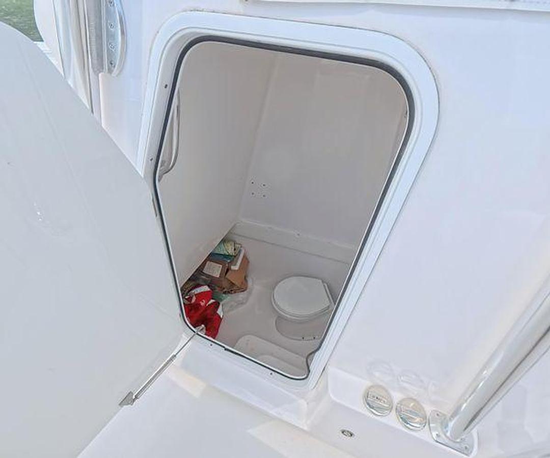 Used 2019 SeaHunter 33 Tournament | 33ft