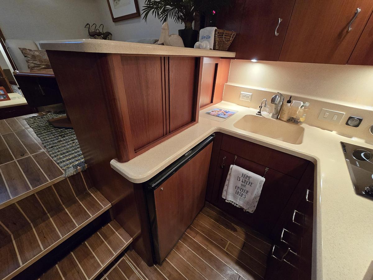 Used 1999 40' Ocean Yachts Open