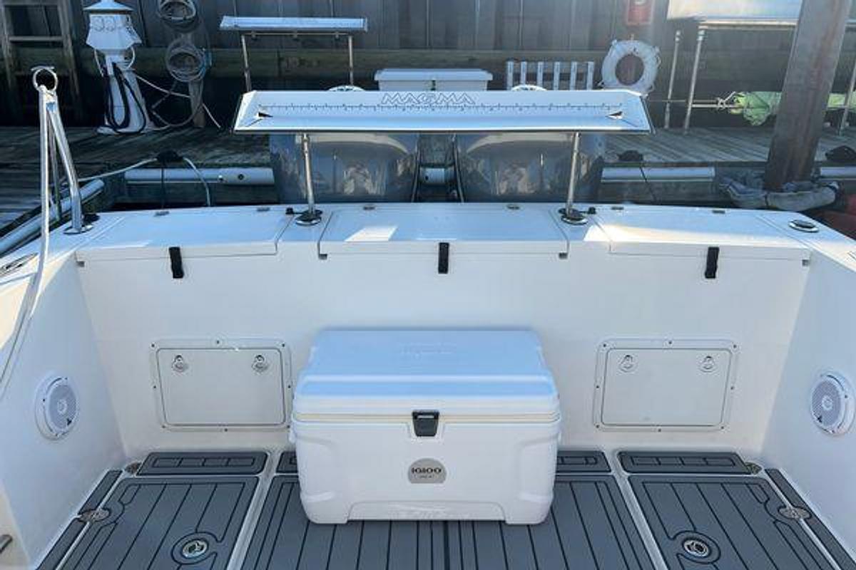 Used 2015 28' True World Marine TE289