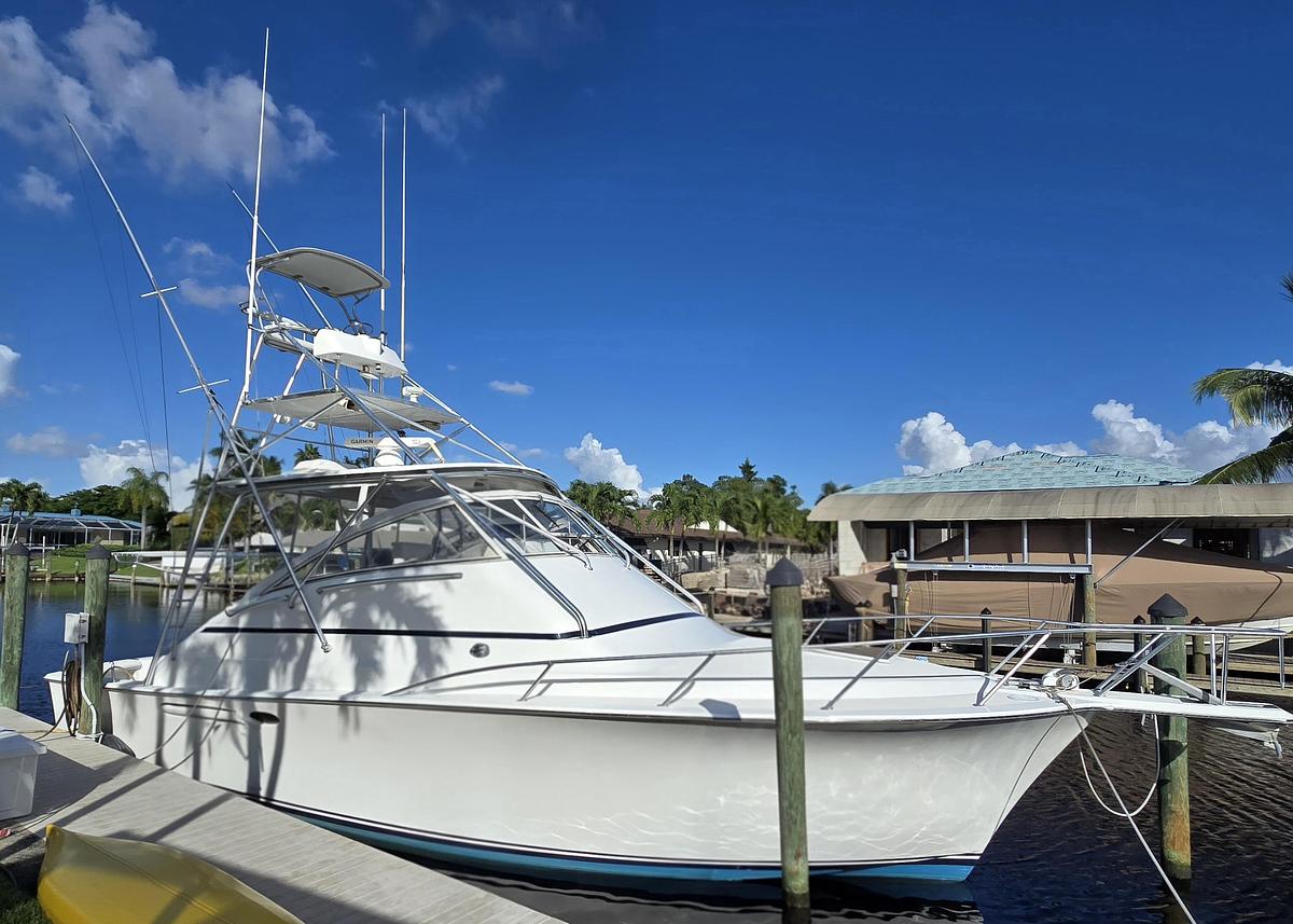 Used 1999 40' Ocean Yachts Open