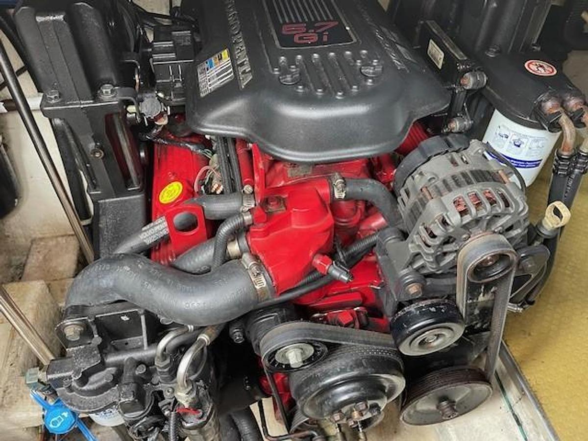 Used 2008 Larson Cabrio 330 Day Cruiser | 33ft