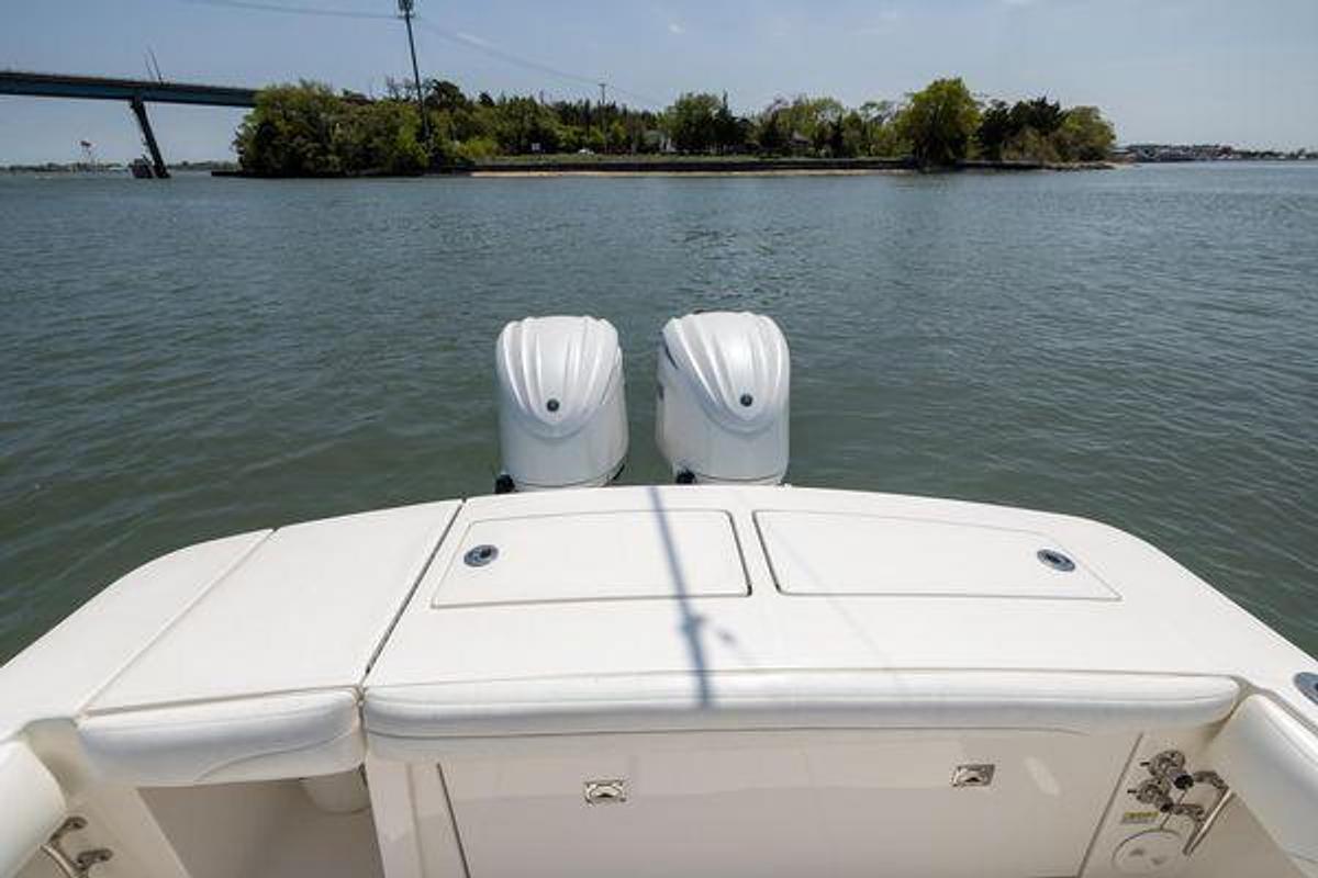 Used 2021 Regulator 28 Forward Seating | 28ft