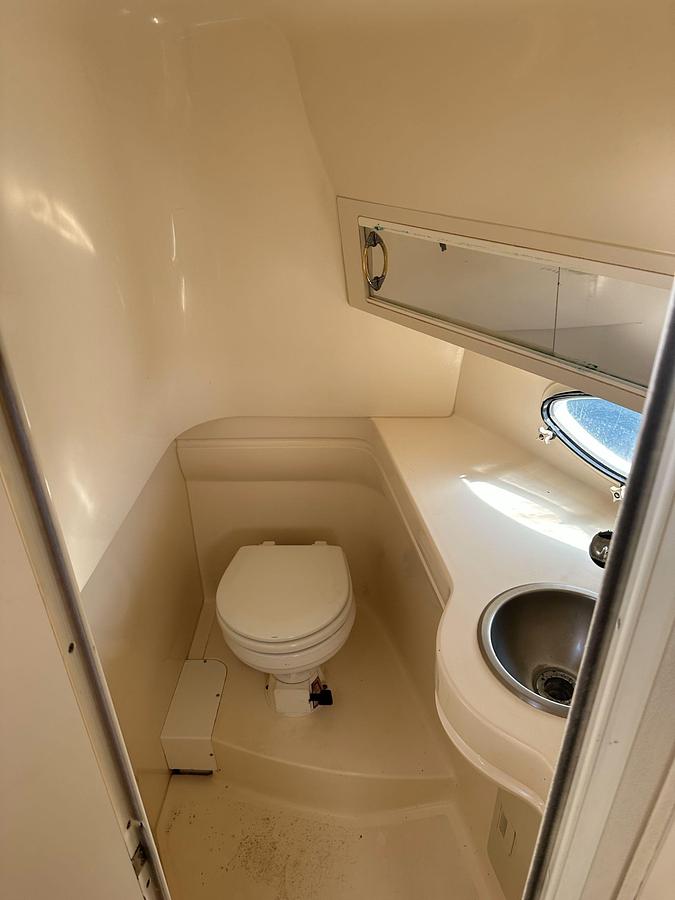 Used 2001 Larson Cabrio 290 Mid Cabin | 29ft