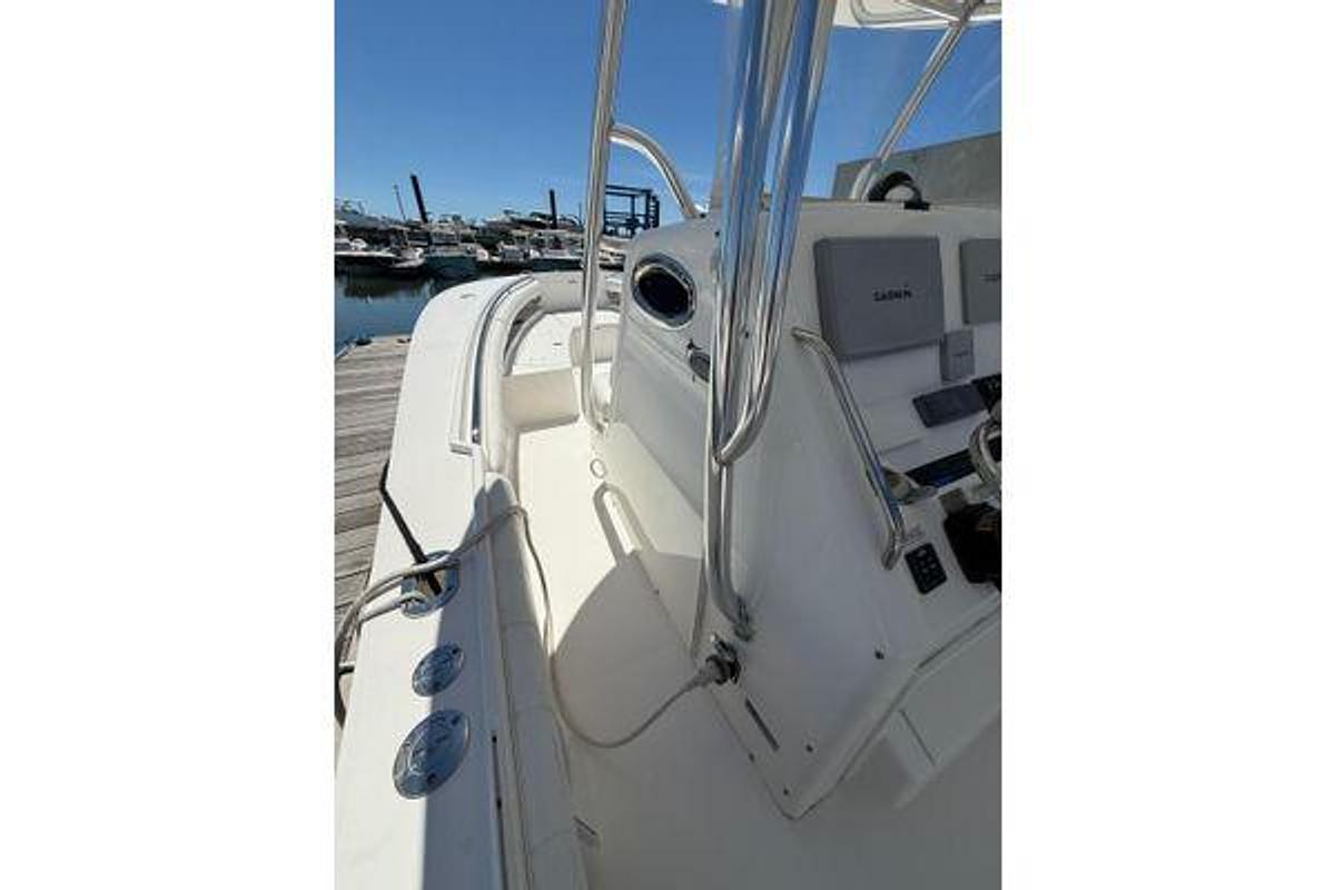 Used 2015 Regulator 28 Forward Seating | 28ft