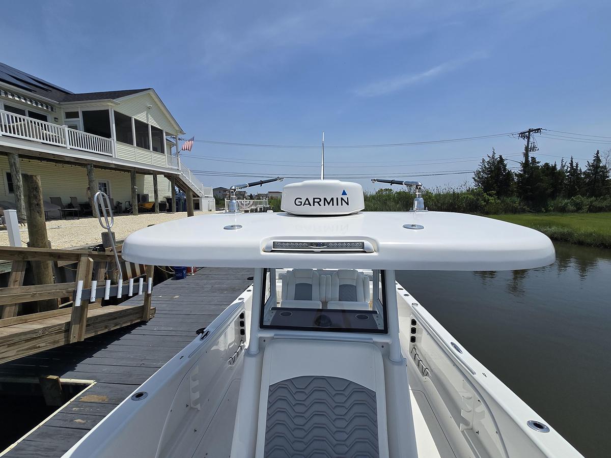 Used 2021 28' Twin Vee 280 GFX CC