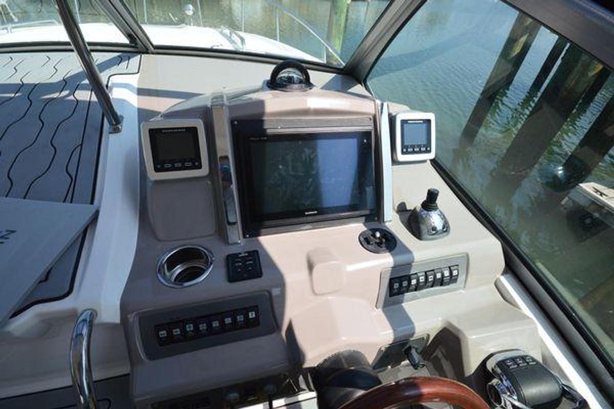 Used 2012 33' Chaparral 330 Signature | 33ft