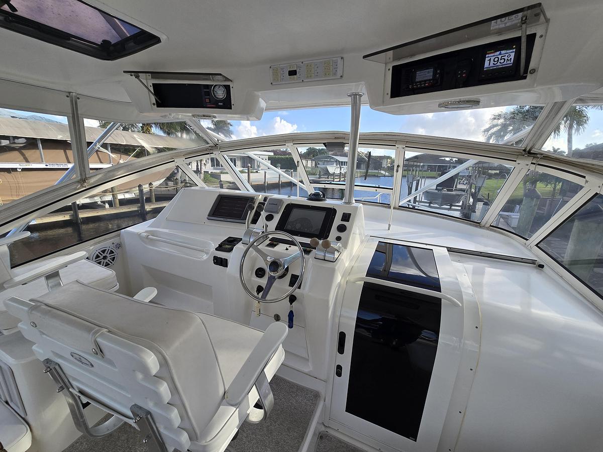 Used 1999 40' Ocean Yachts Open