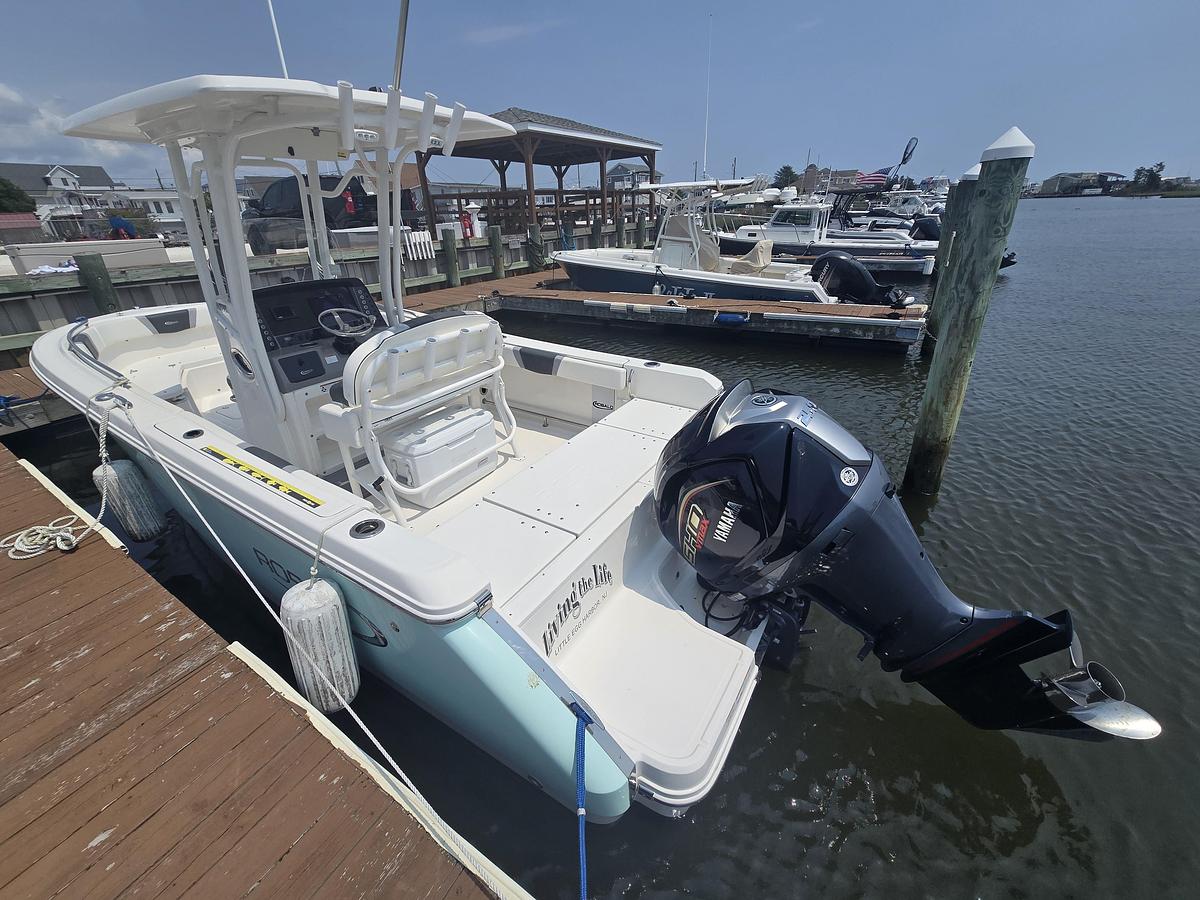 Used 2022 23' Robalo R232 Center Console | 23ft