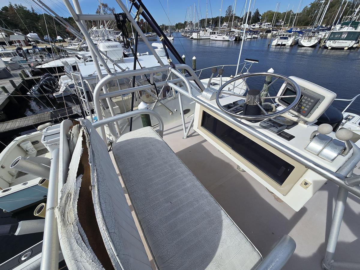 Used 1996 30' Albemarle 305 Express Fisherman