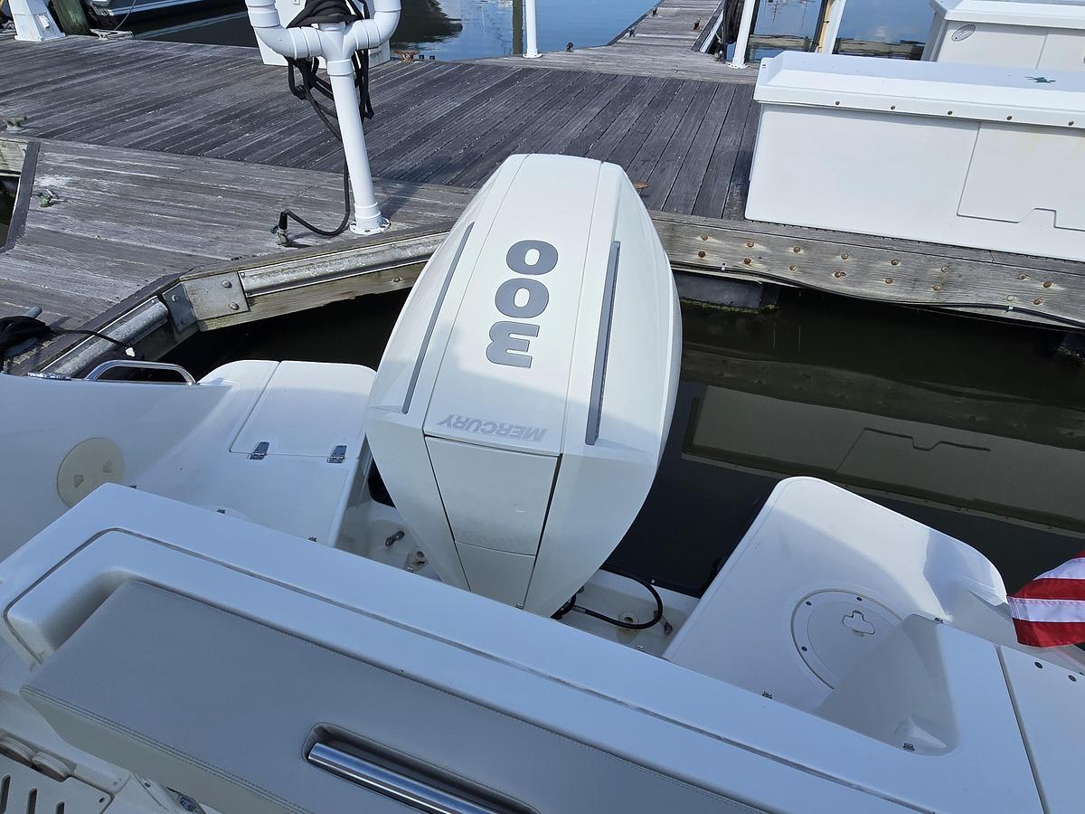 Used 2022 Boston Whaler 240 Vantage | 24ft