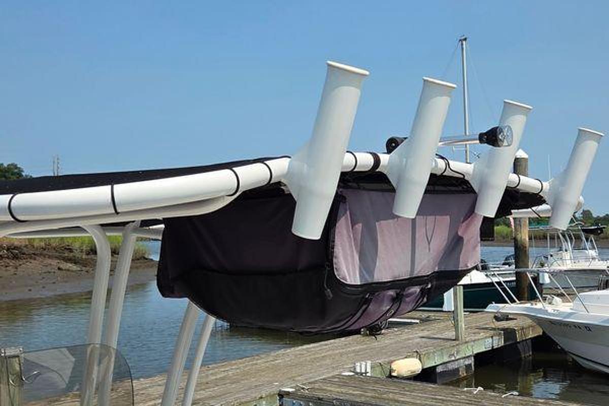 Used 2025 18' Robalo R180 Center Console