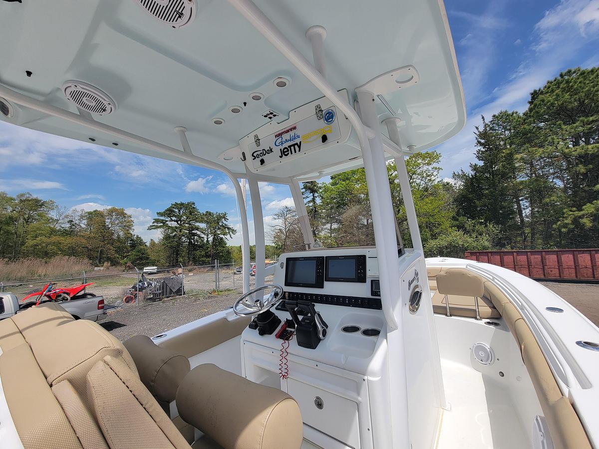 Used 2016 27' Sea Hunt Gamefish 27