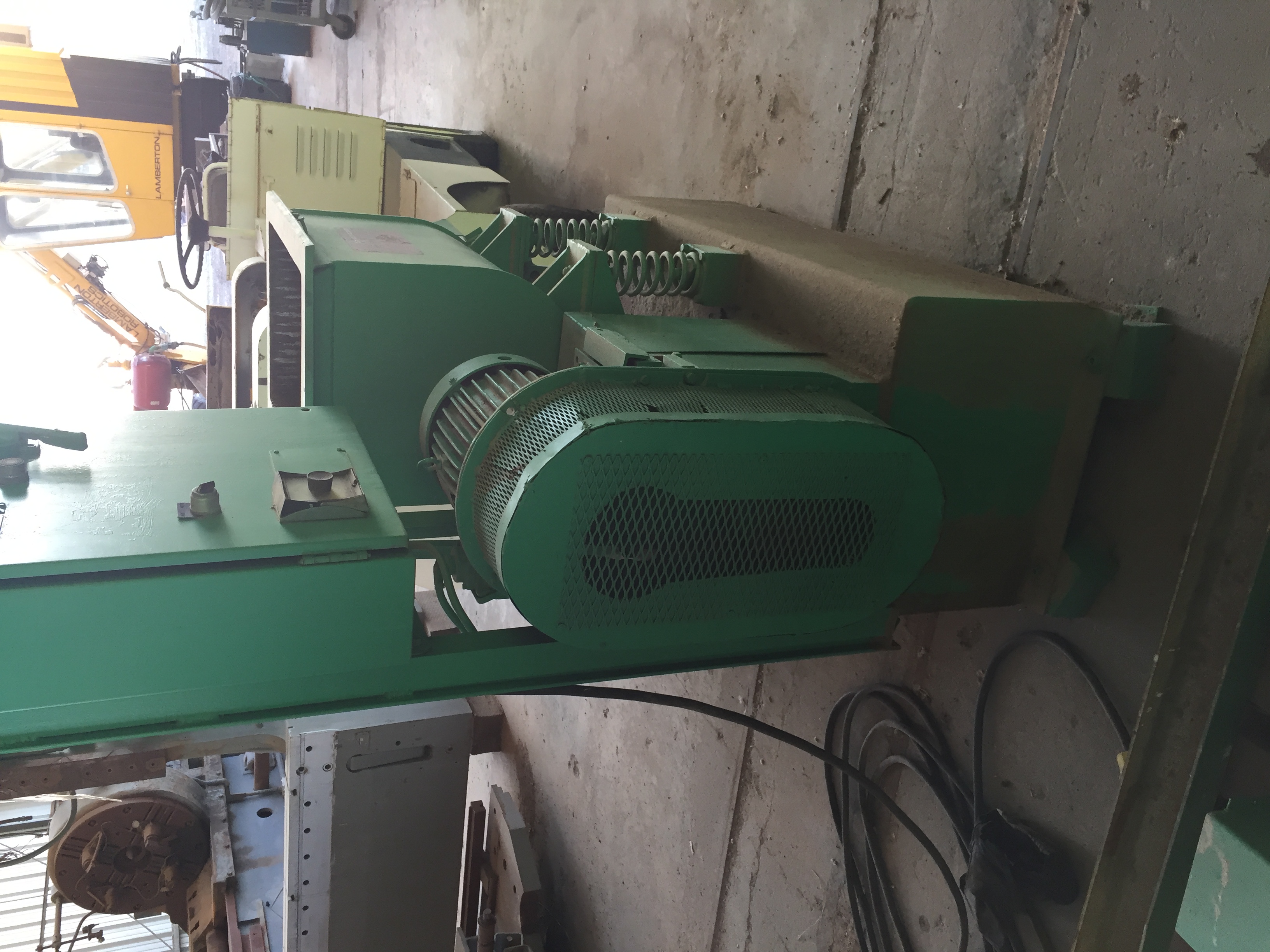 Used Ultramatic Vibratory Finisher