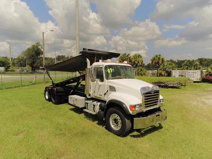 Used 2007 MACK CV 713