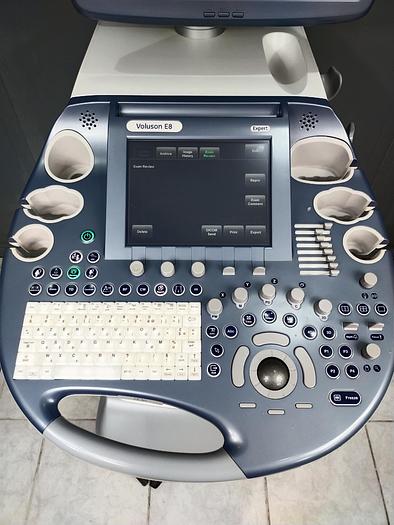 Gebraucht GE Voluson E8 Expert Ultraschallgerät mit RAB4-8-D Sonde und DVD Brenner SW: BT13