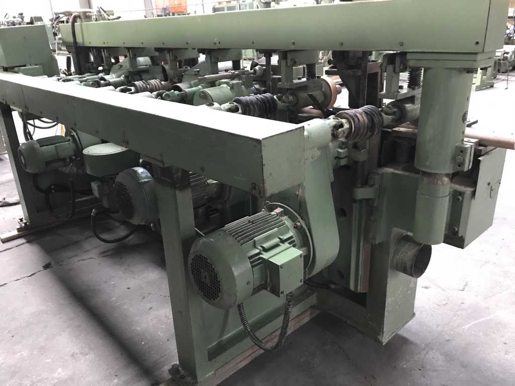 Usato Scorniciatrice marca Gubish attrezzata per pezzi tondi diam. 41mm (completa di utensili per altri diametri di pezzi tondi)