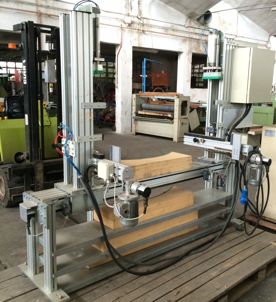 Usato 2006 Strettoio programmabile per piccoli mobili e componenti d’arredo