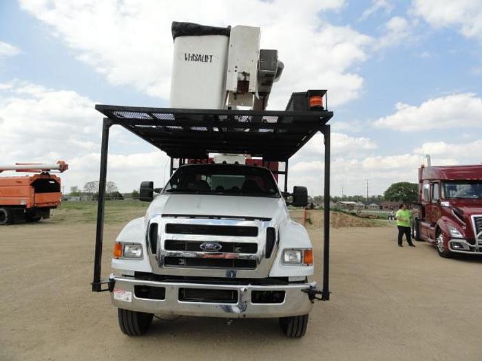 Used 2011 versalift V0270E