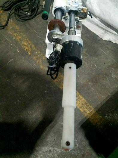 Used Yushin V-HOP 550X High Speed Robot Sprue Picker Pick & Place Gate Remover