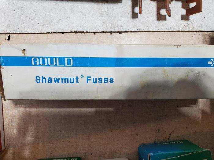 Gould Shawmut TR400R Time Delay Fuse 400A 250V Tri-onic Fuse