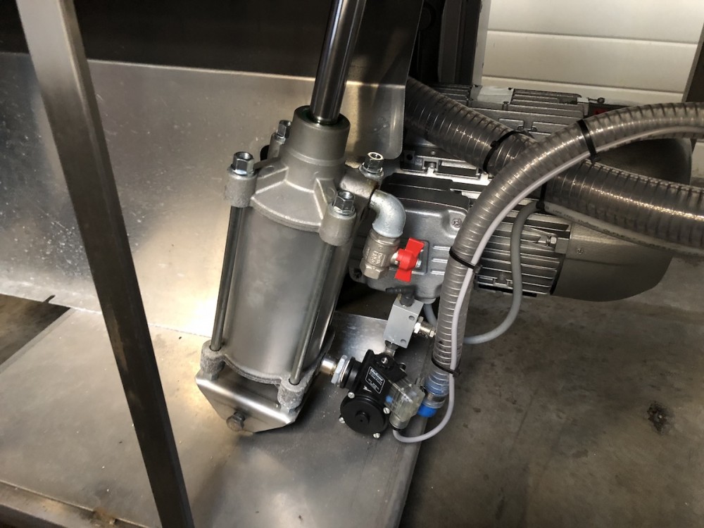 Used Boss double chamber vacuum machine