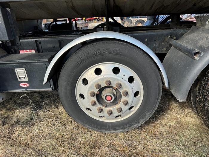 Used 2005 Mack CL 733