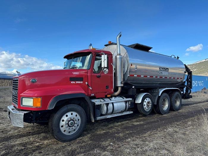 Used 2005 Mack CL 733