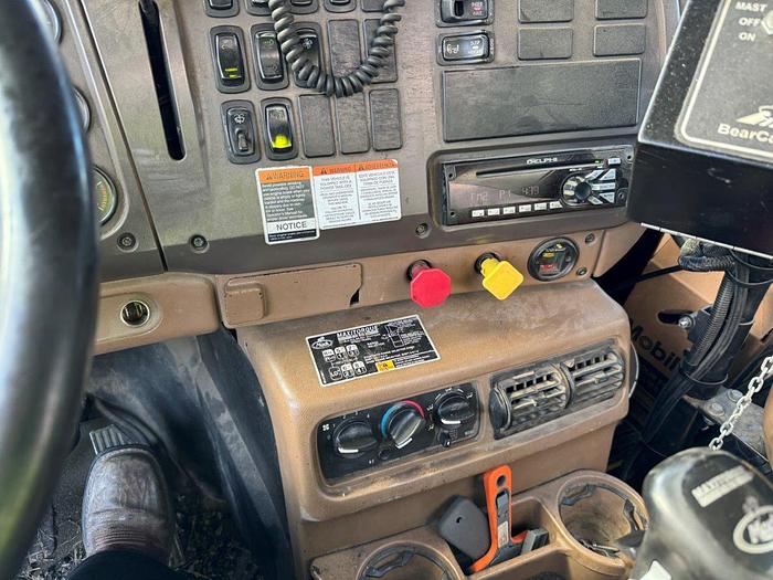 Used 2005 Mack CL 733