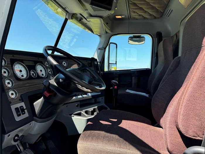 Used 2018 Freightliner 122SD