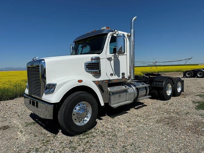 Used 2018 Freightliner 122SD