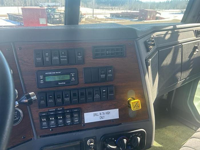 Used 2004 TH60 Range I Water Well Drilling Rig