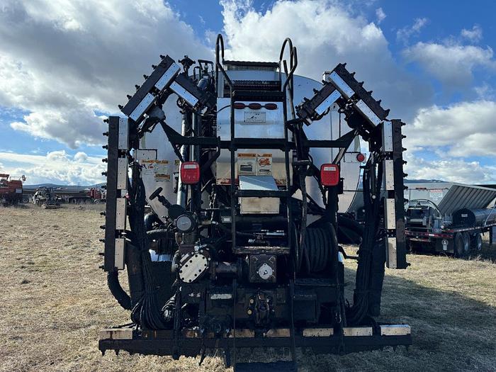 Used 2005 Mack CL 733