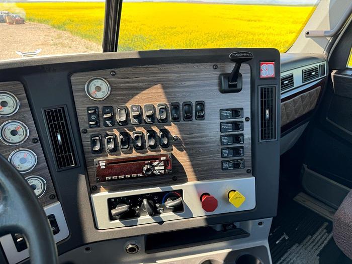 Used 2018 Freightliner 122SD